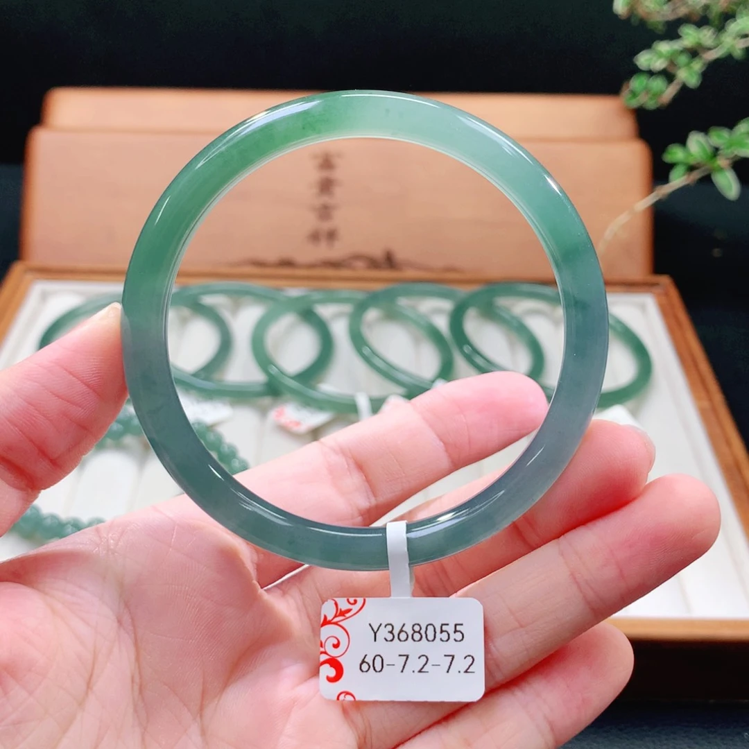 翡翠手镯（圆镯）未镶嵌