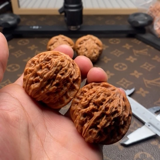 文玩核桃把件郑**玩四座楼