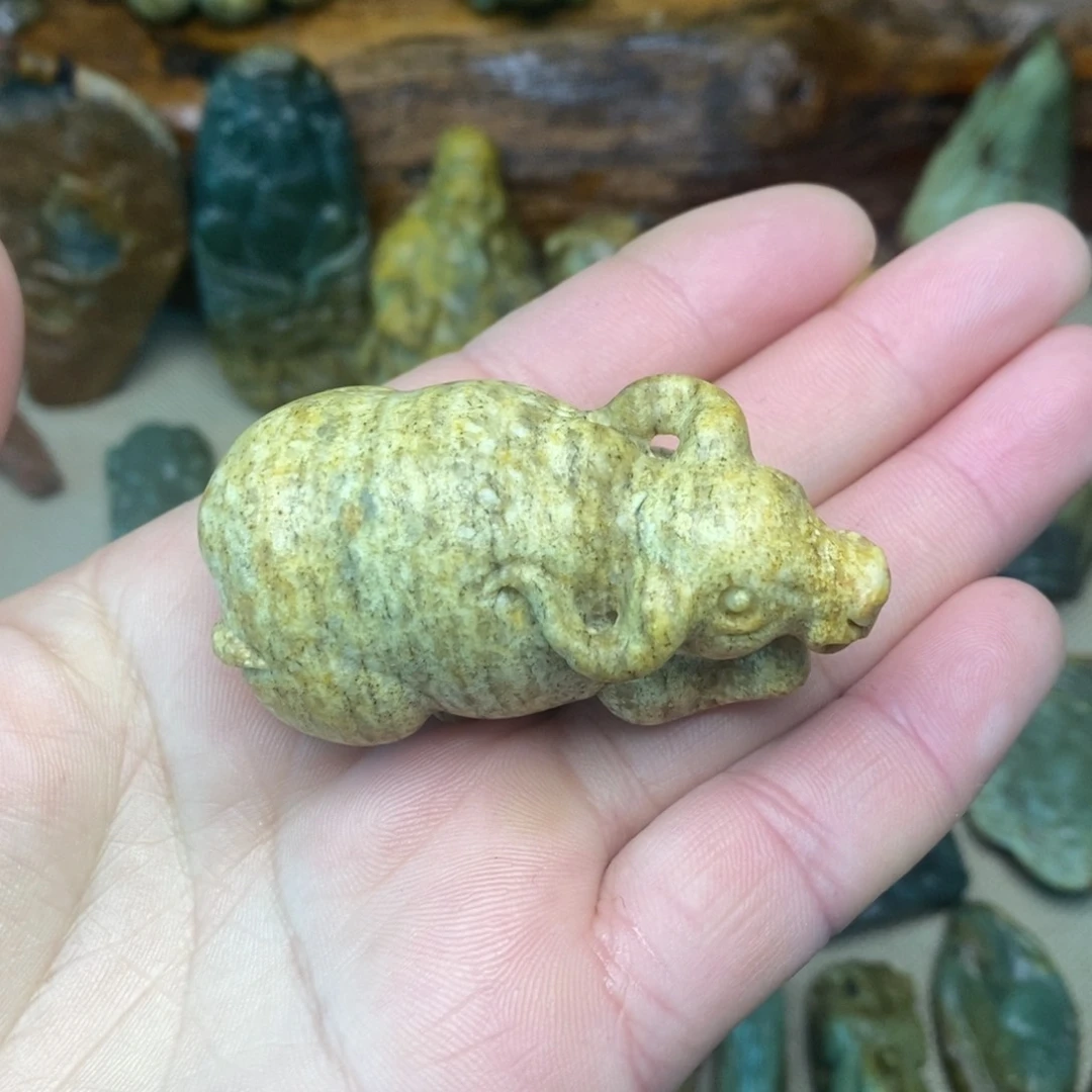 颈饰未镶嵌岫岩河磨玉（透闪石质玉）