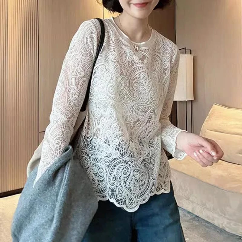 白色蕾丝衫女春夏新款欧货时尚洋气宽松镂空叠穿气质圆领长袖上衣