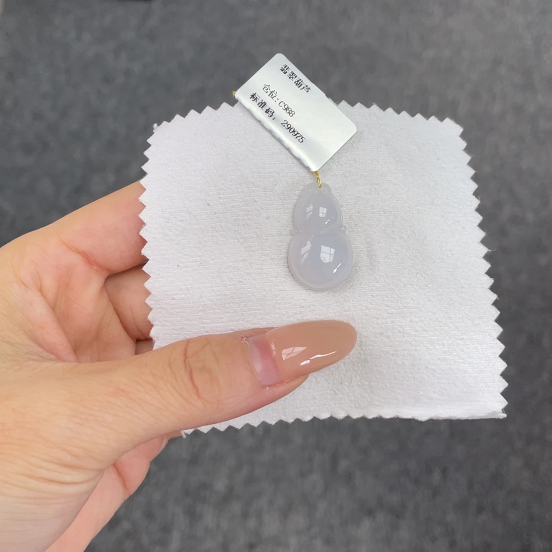 翡翠未镶嵌颈饰葫芦