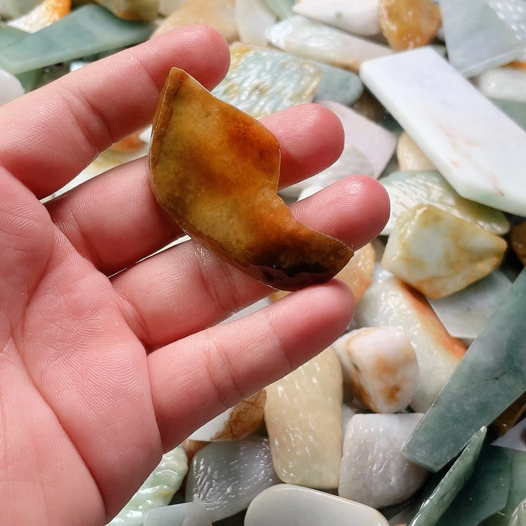 翡翠颈饰未镶嵌呵*