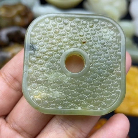 未镶嵌蛇纹石玉颈饰64