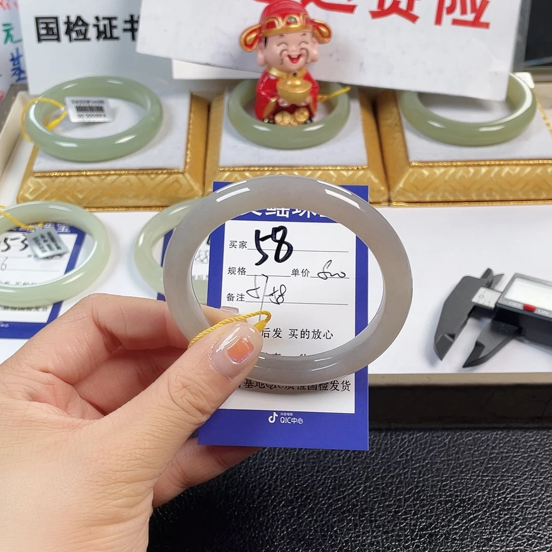 说***啥和田玉未镶嵌手镯