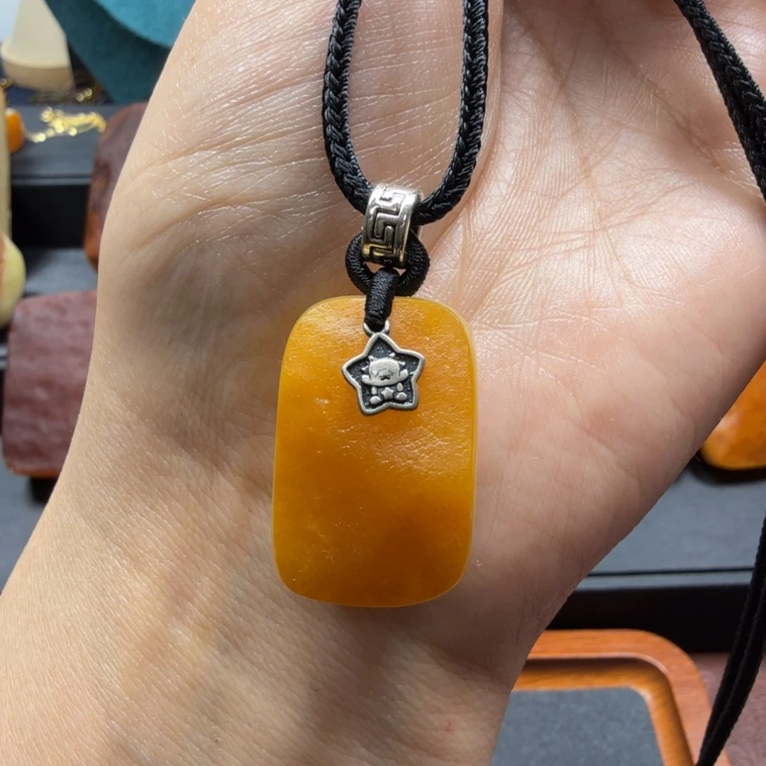 琥珀吊坠(赠链)未镶嵌