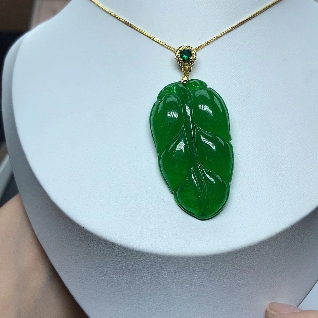 翡翠吊坠(赠链)未镶嵌