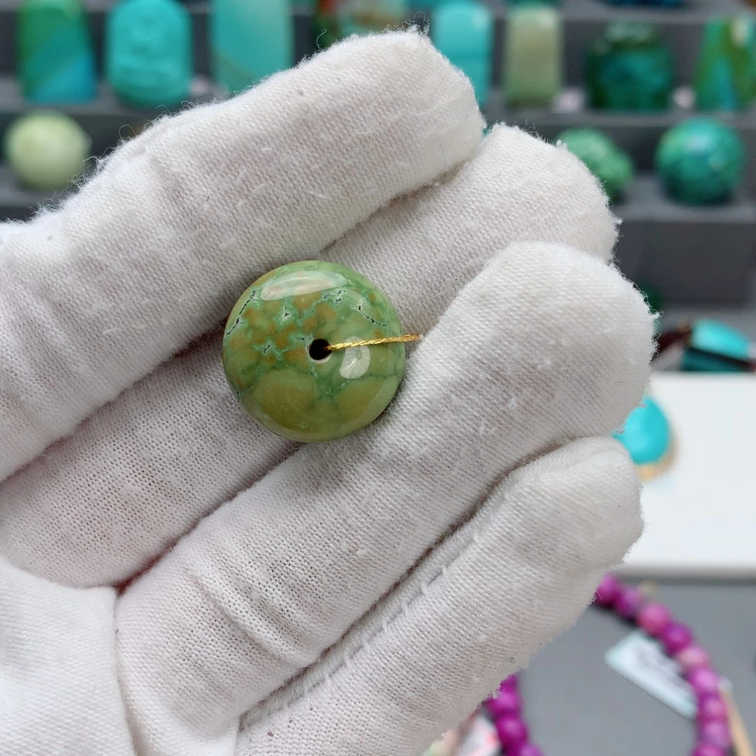 绿松石颈饰未镶嵌