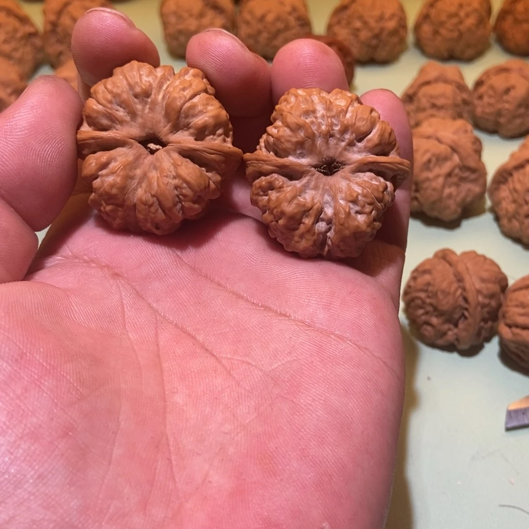 文玩核桃吊坠山****）蛤蟆头37一对