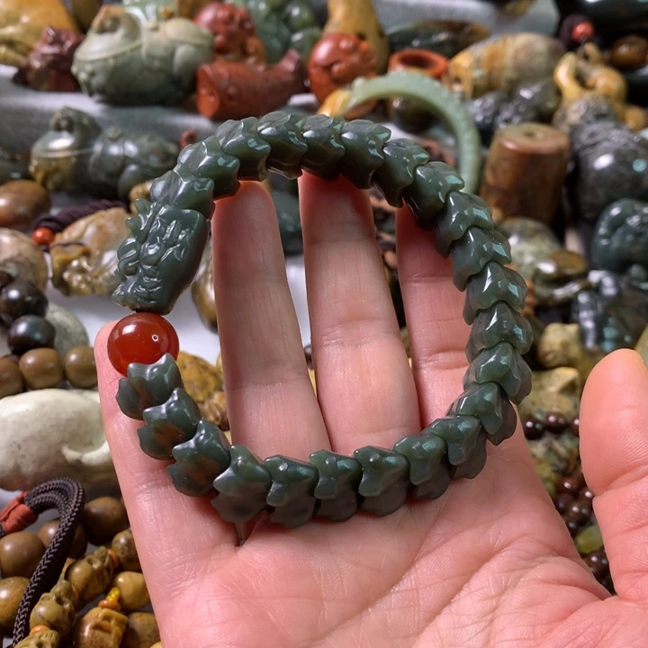 未镶嵌岫岩河磨玉（透闪石质玉）把件