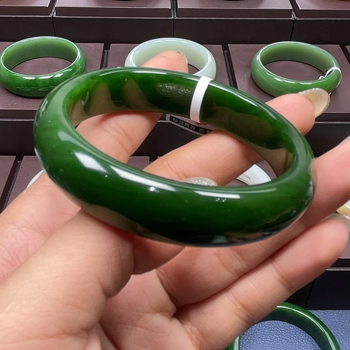 和田玉（碧玉）未镶嵌手镯