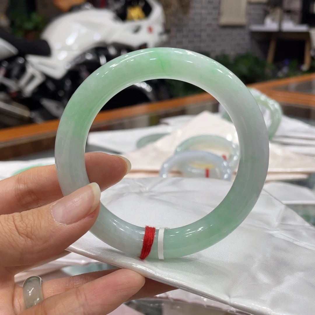 翡翠未镶嵌手镯翡翠手镯