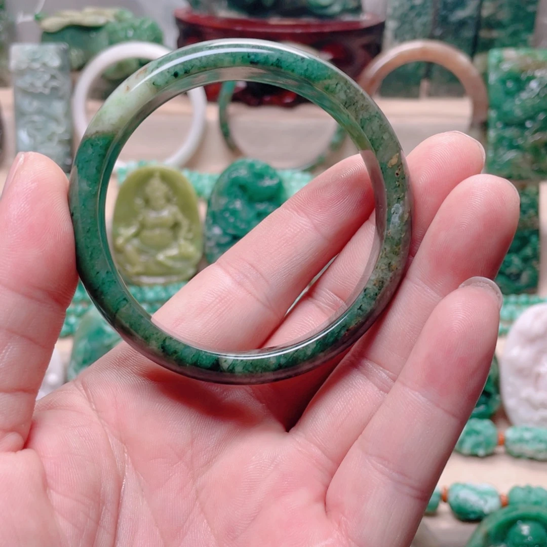 独山玉未镶嵌手镯