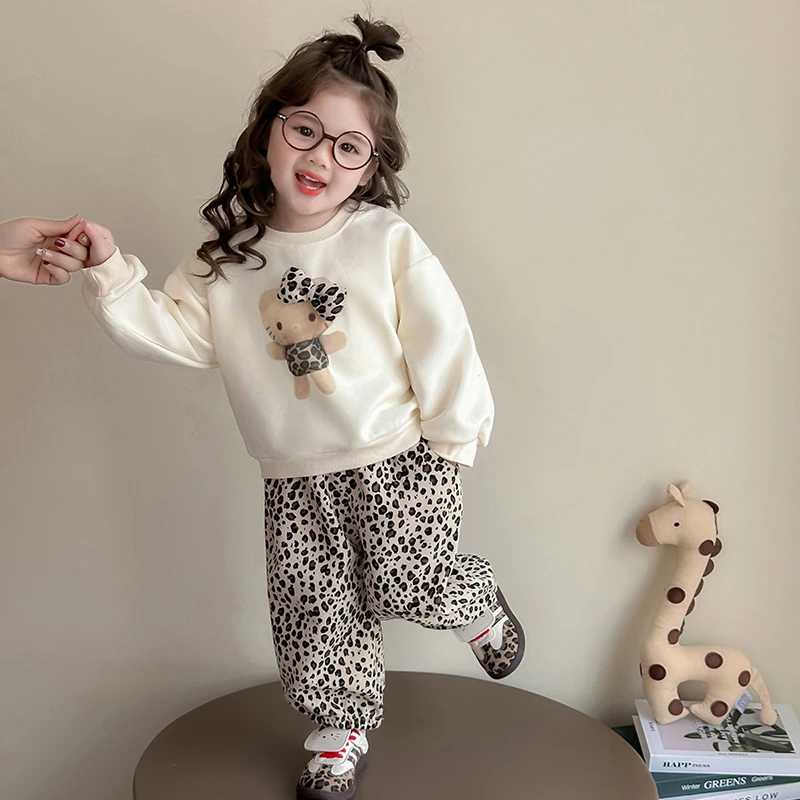 女宝宝2025新款春秋洋气套装女小童韩版蝴蝶结豹纹猫咪圆领两件套