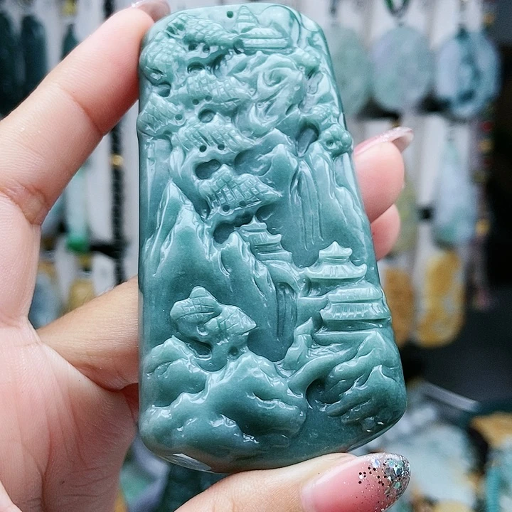 颈饰足铂镶嵌翡翠翡翠