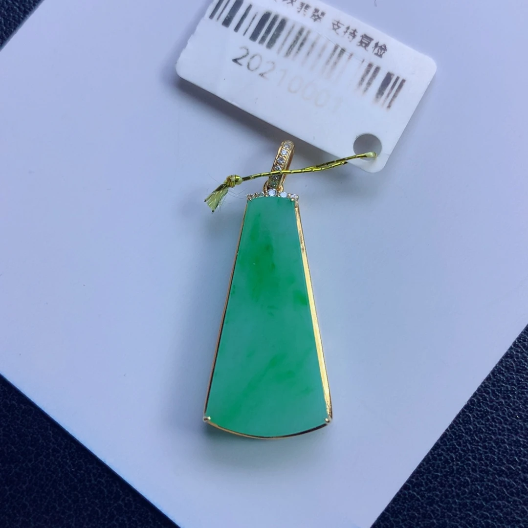 翡翠未镶嵌颈饰无事牌