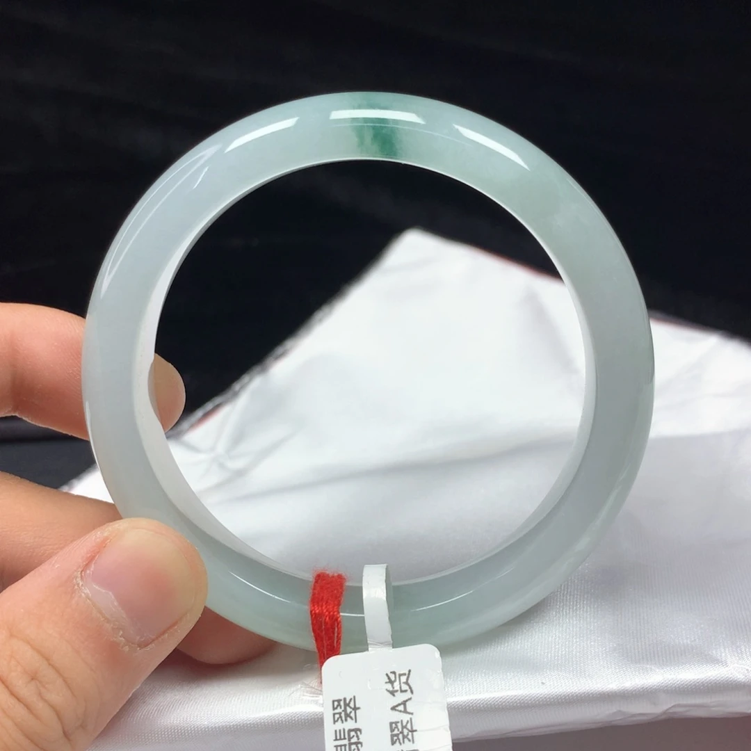 翡翠手镯（圆镯）未镶嵌56.6