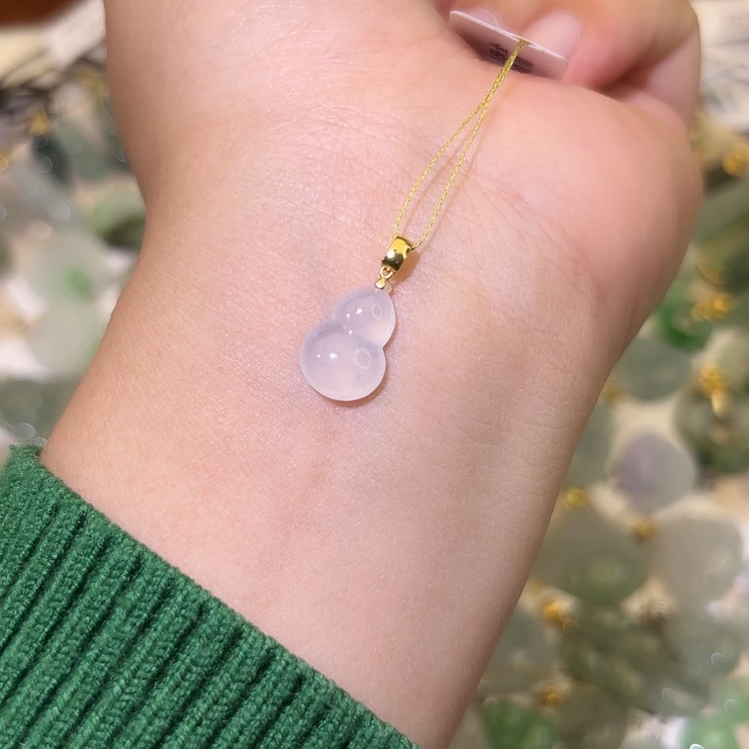 翡翠18K金镶嵌颈饰葫芦