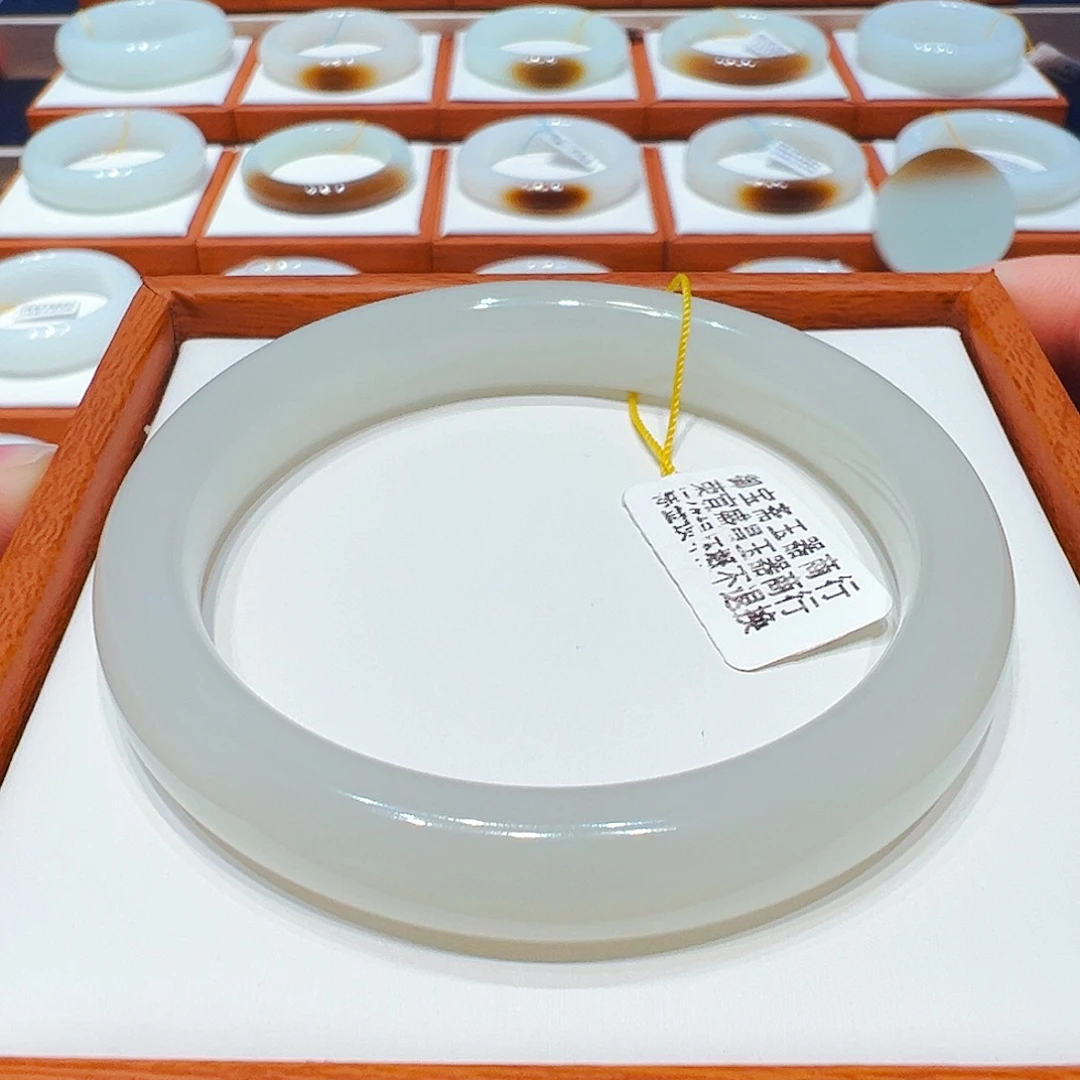 和田玉未镶嵌手镯晴白