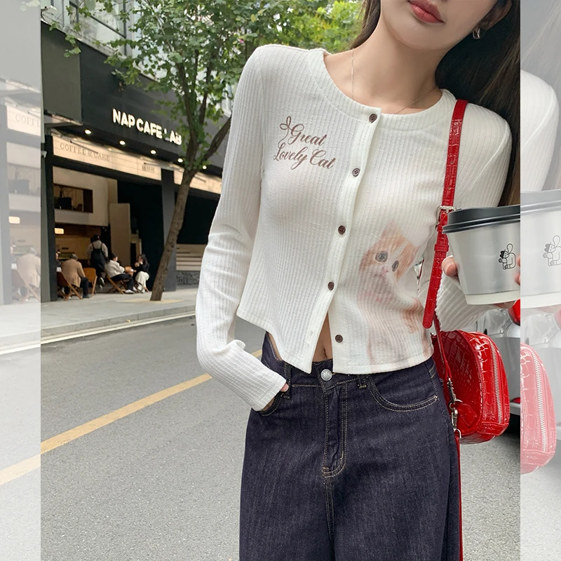 曾小咸可爱减龄白色猫咪印花圆领系扣针织衫Z251CH0329