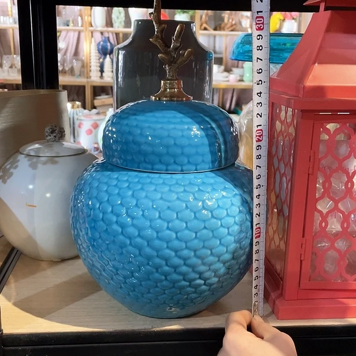 陶瓷花瓶，仿真绿植。