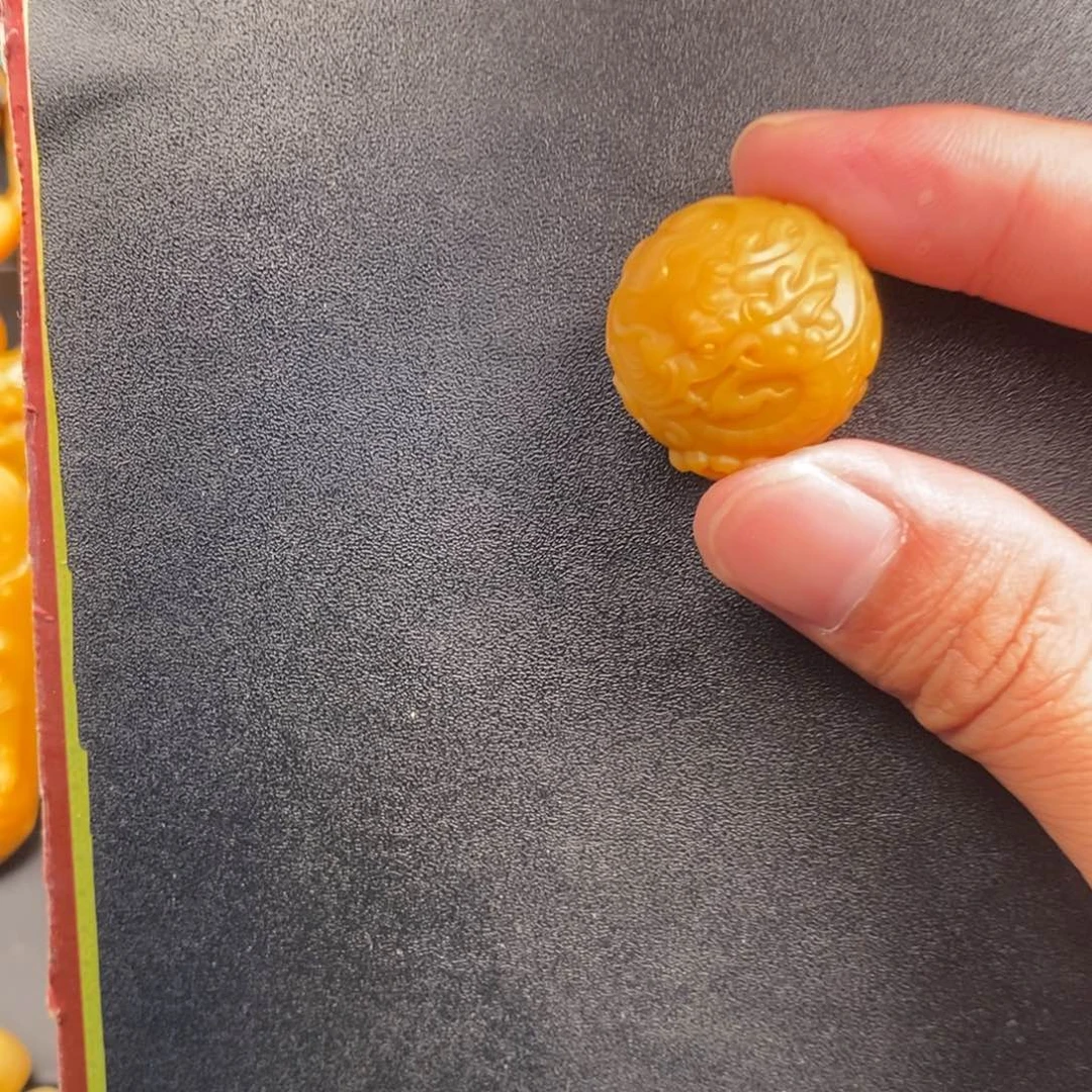 李***华石英质玉未镶嵌颈饰