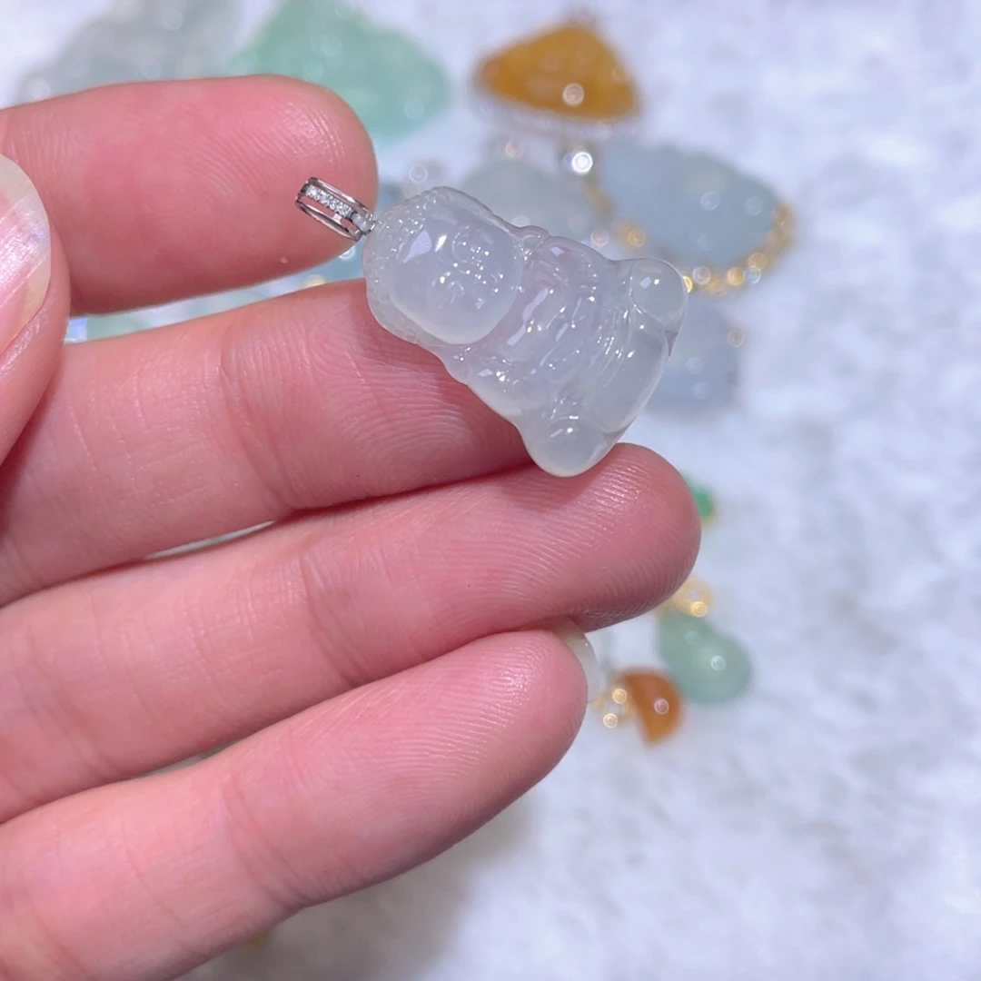 翡翠18K金镶嵌颈饰翡翠