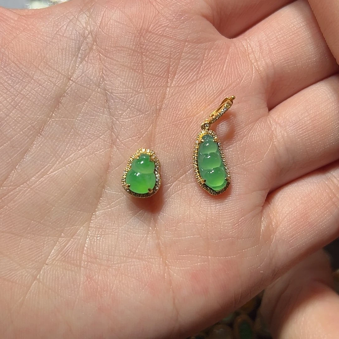 ****小翡翠18K金镶嵌颈饰