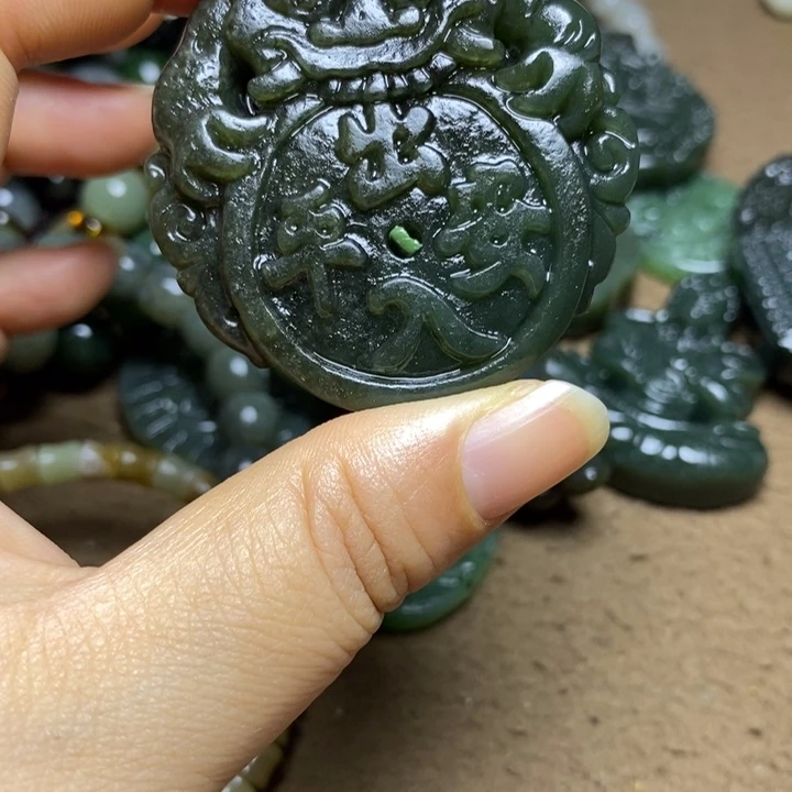 颈饰未镶嵌和田玉