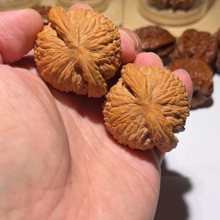 吊坠桃核狮子头核桃