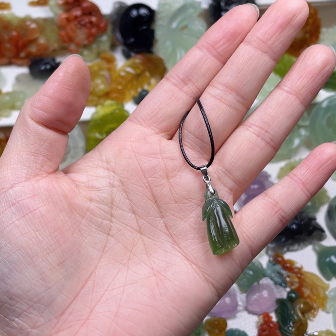 蛇纹石玉未镶嵌颈饰