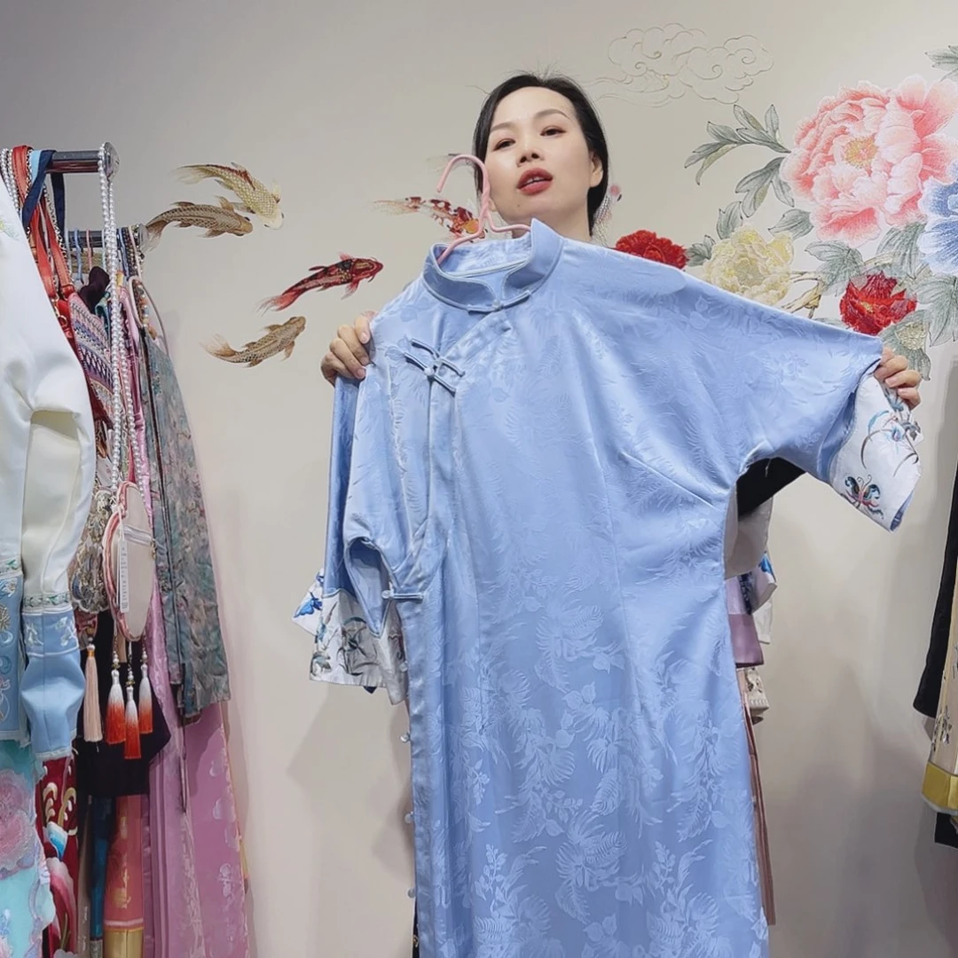 春秋款立领斜襟暗纹提花刺绣长裙