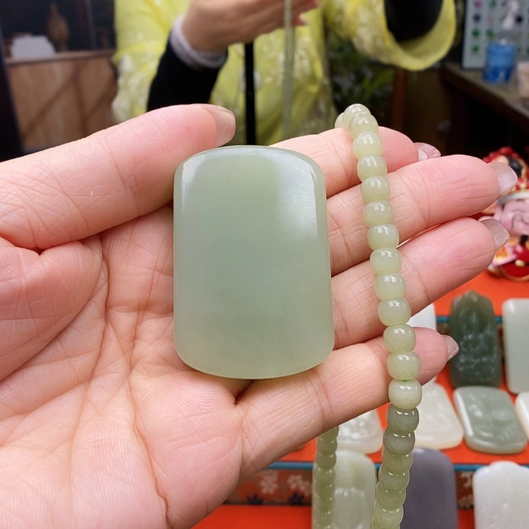 颈饰未镶嵌和田玉云