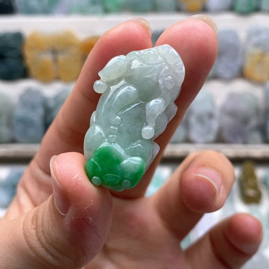 翡翠未镶嵌吊坠(赠链)