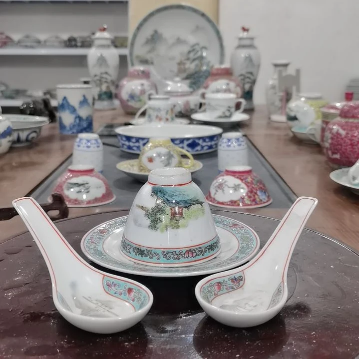 当代景德镇陶瓷工艺品伟*