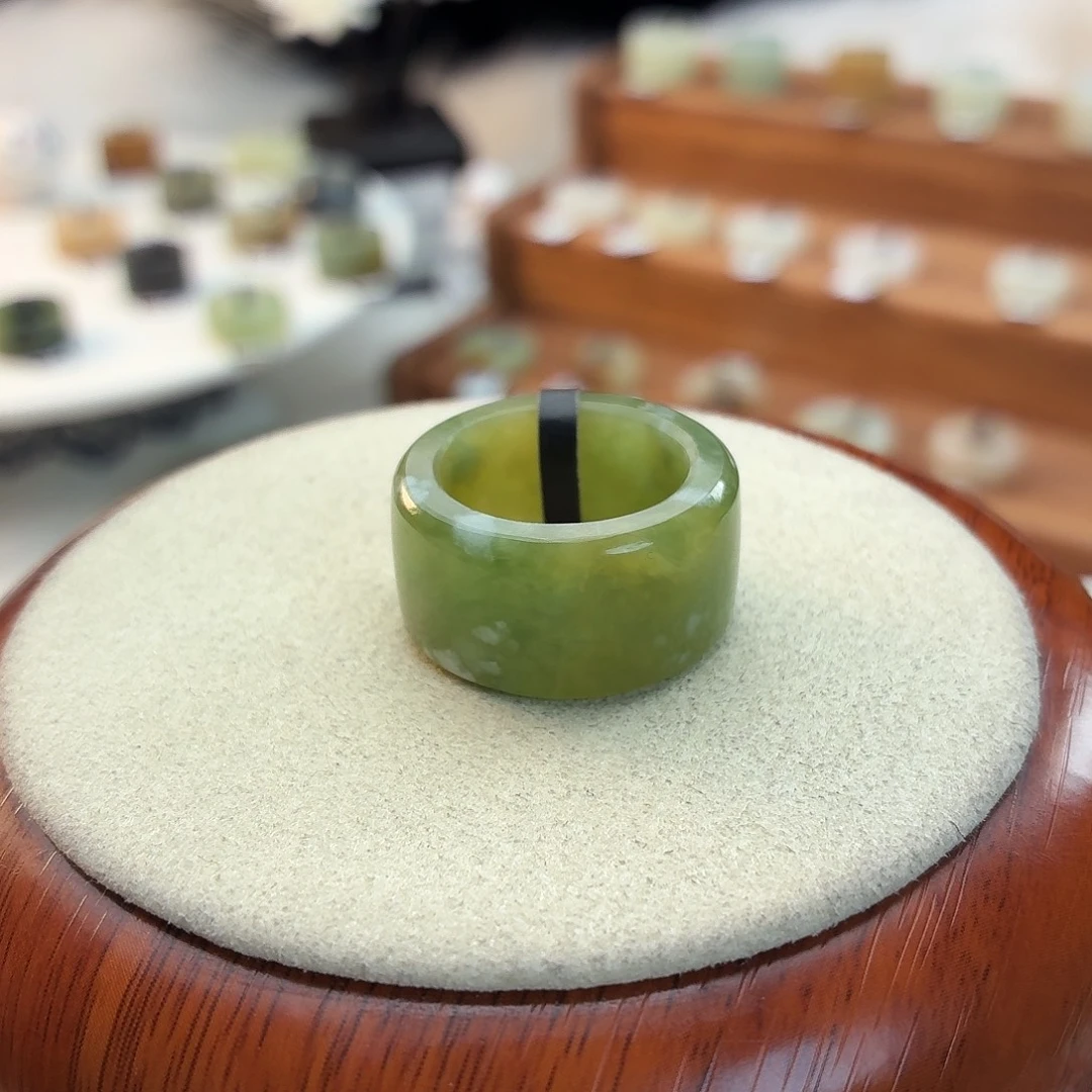 和田玉未镶嵌戒指i140黑羊洞圆切17.8mm港码16