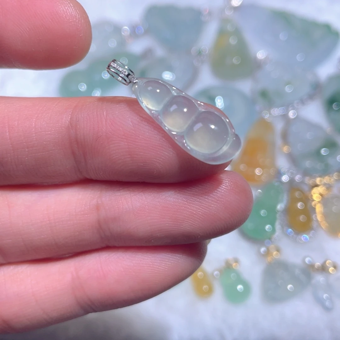 翡翠18K金镶嵌颈饰翡翠