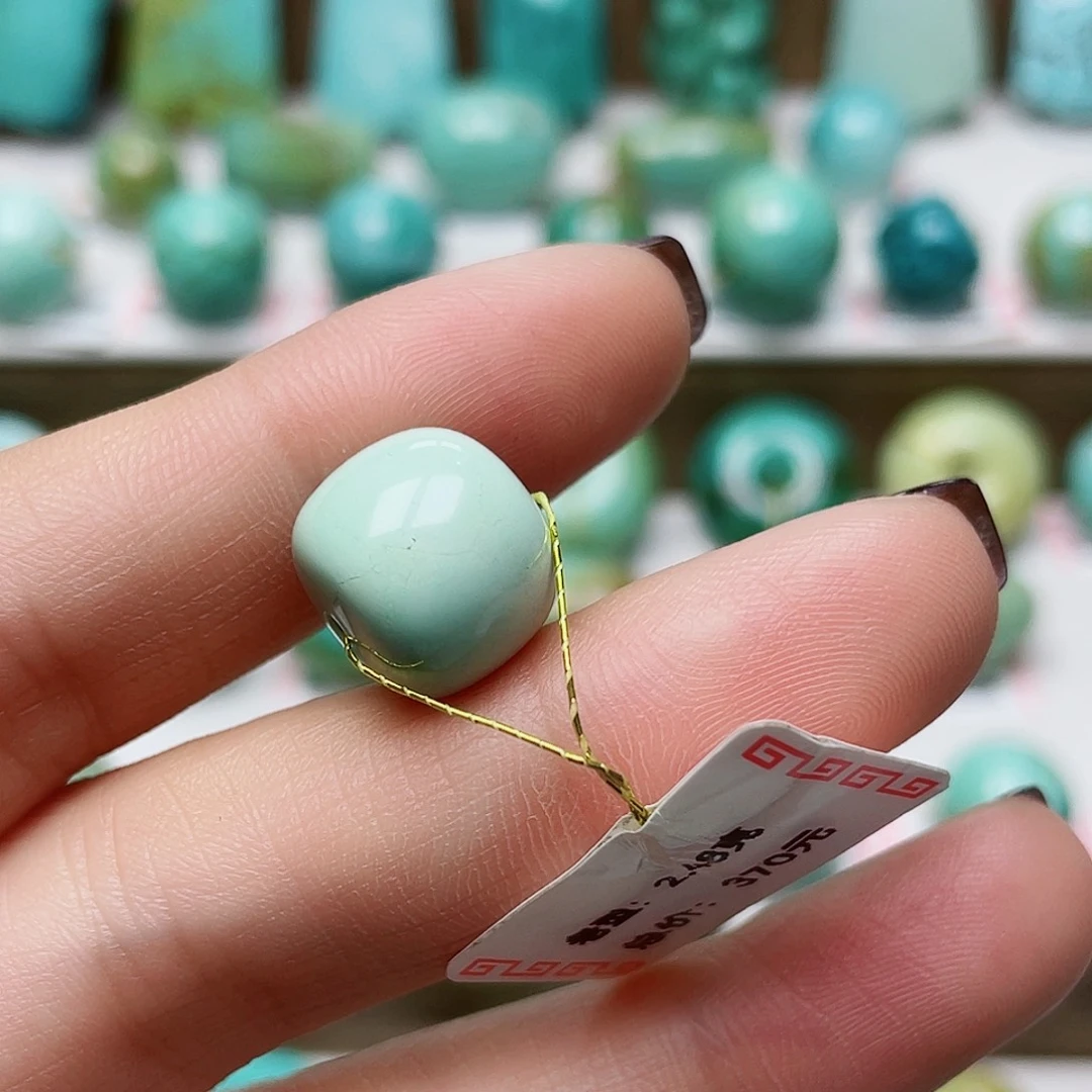 秘***堡绿松石未镶嵌珠宝奇石