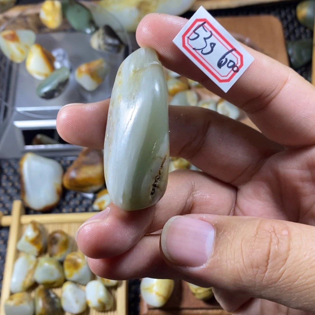 和田玉（糖玉）未镶嵌挂件