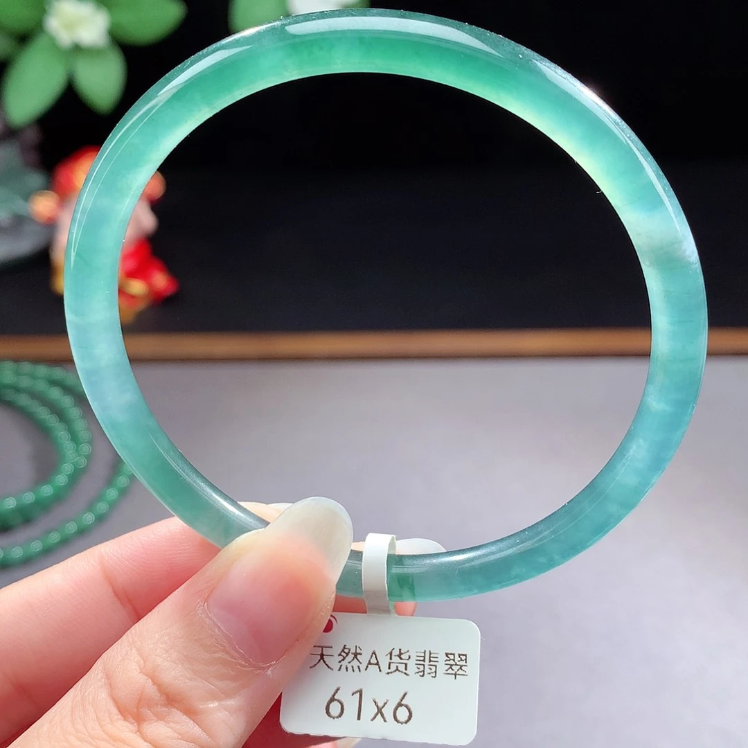 未镶嵌手镯（圆镯）翡翠