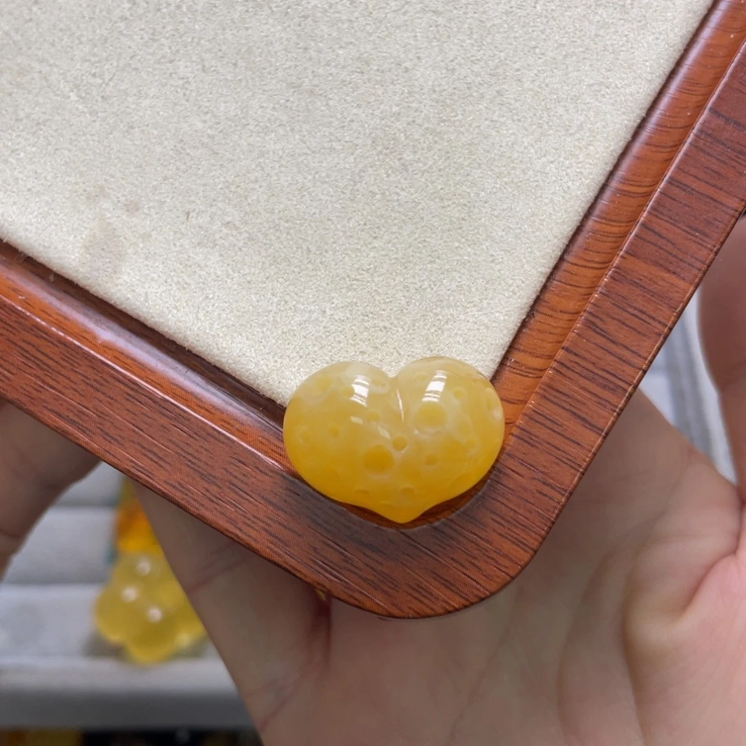 琥珀未镶嵌裸石天然琥珀