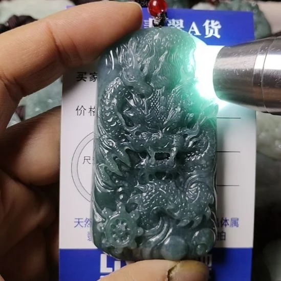 翡翠未镶嵌颈饰挂件