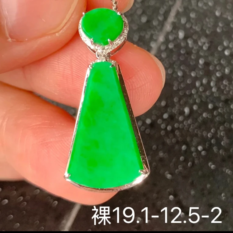 冰阳满绿无事牌天然翡翠吊坠 镶嵌精致