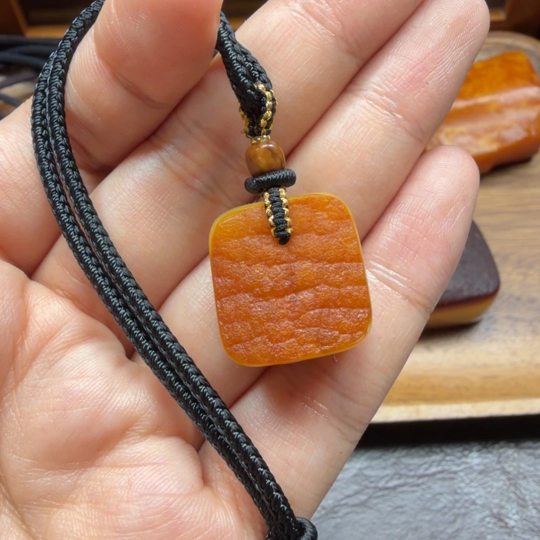 琥珀未镶嵌吊坠(赠链)