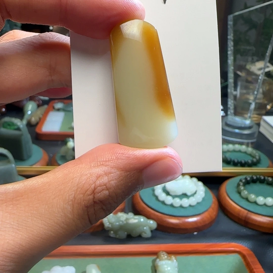 墨***玉颈饰未镶嵌和田玉