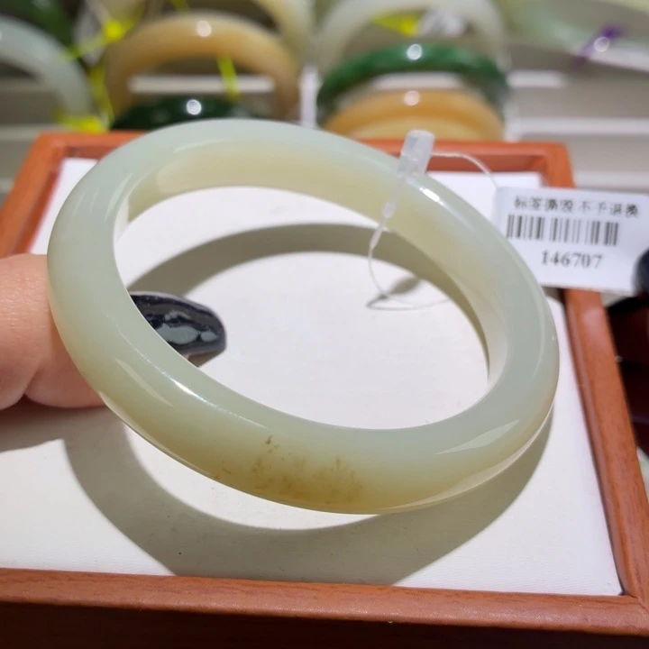 和田玉未镶嵌手镯 55 56