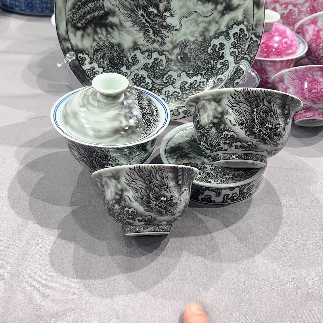 瓷片景德镇市的一位老干部说他