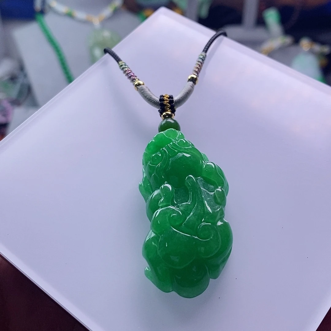 翡翠未镶嵌吊坠(赠链)