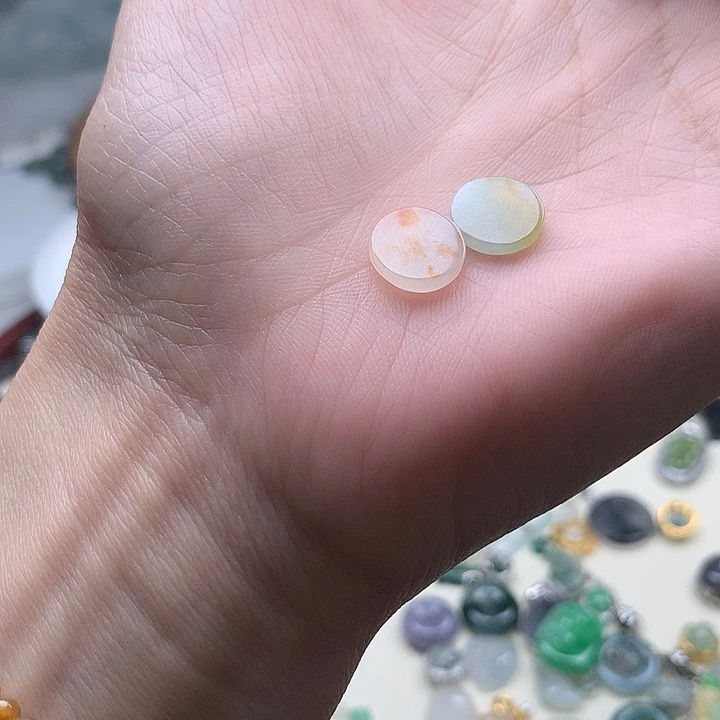 翡翠颈饰未镶嵌青*?圆牌2个