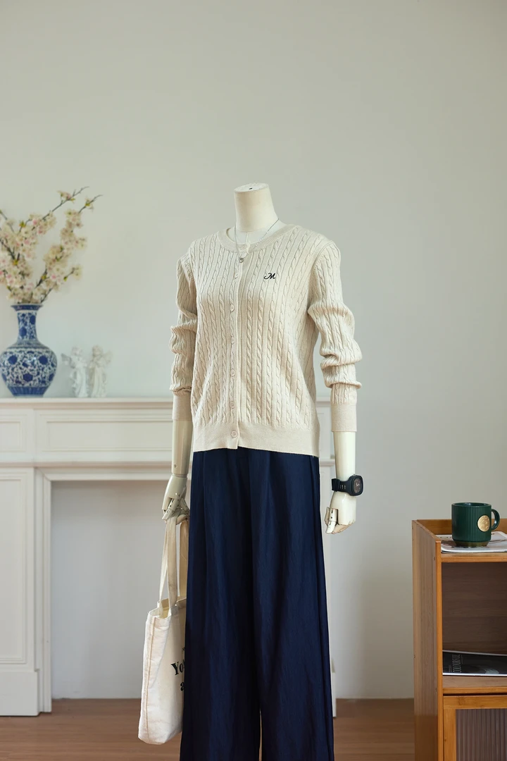 字母刺绣针织衫女秋柔软修身百搭减龄小衫短外套显瘦上衣长袖开衫