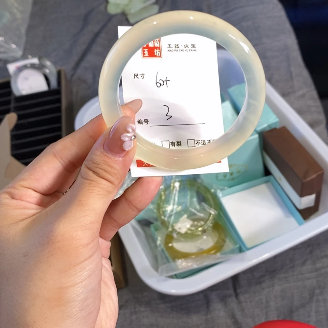 露***浓蛇纹石玉未镶嵌手镯